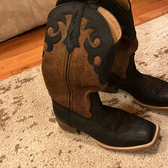 Square towed cowgirl boots - Picture 2 of 3